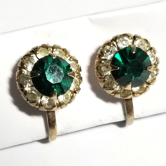 Vintage Jewelry - Vintage earrings green gem screwback earrings gold tone dainty